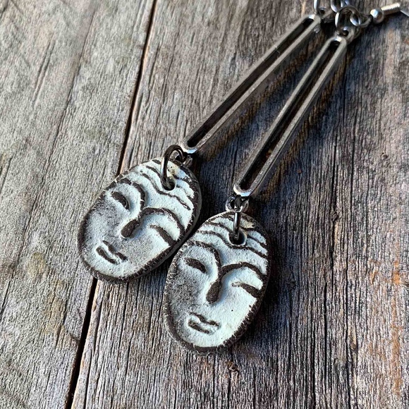 Women's Earrings. - Picture 3 of 5